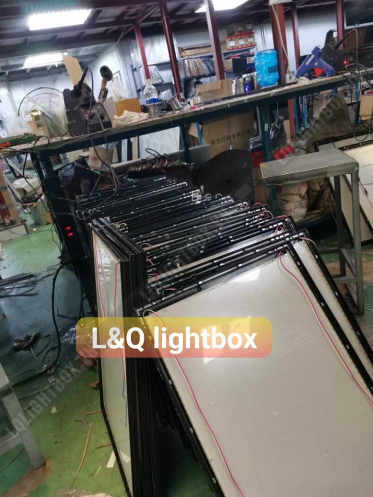 hộp đèn lightbox tranh điện gửi khách hàng tết 2021 1