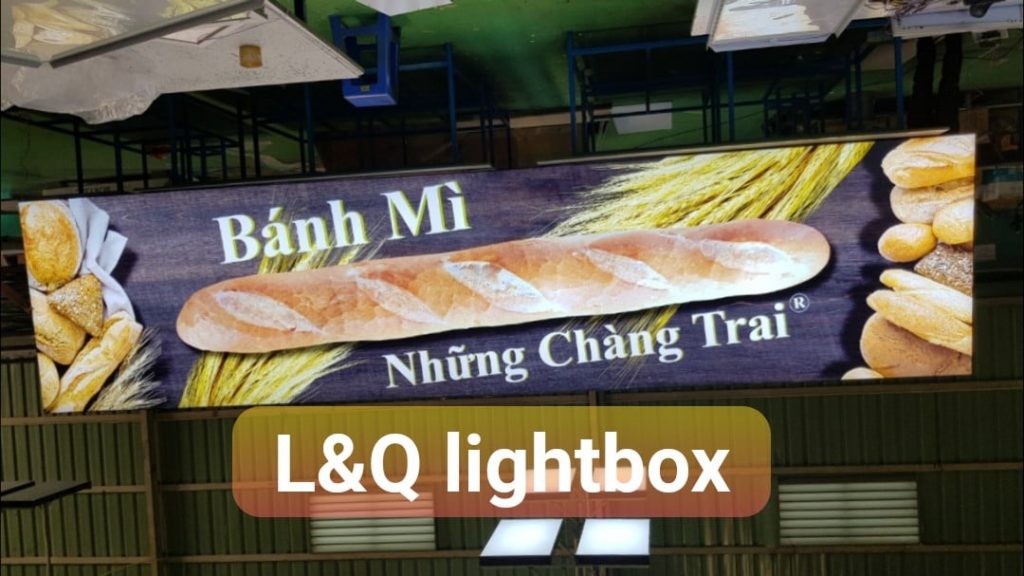 hộp đèn quảng cáo lightbox tại một cửa hàng bánh mì