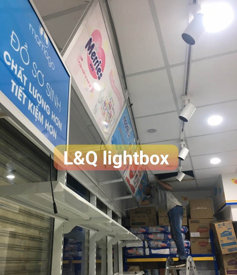 hộp đèn biển hiệu led lightbox lắp trong cửa hàng